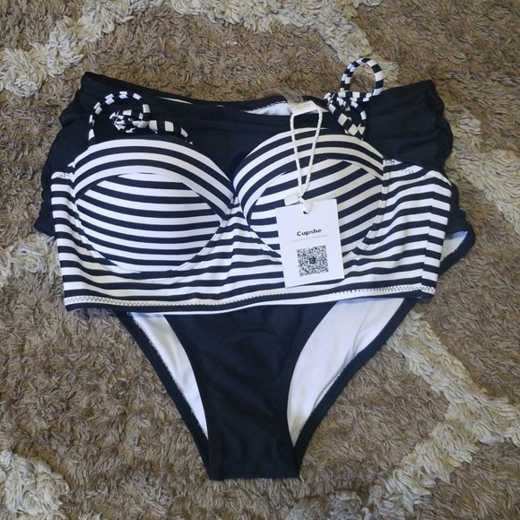 Bikini - Picture 3 of 5